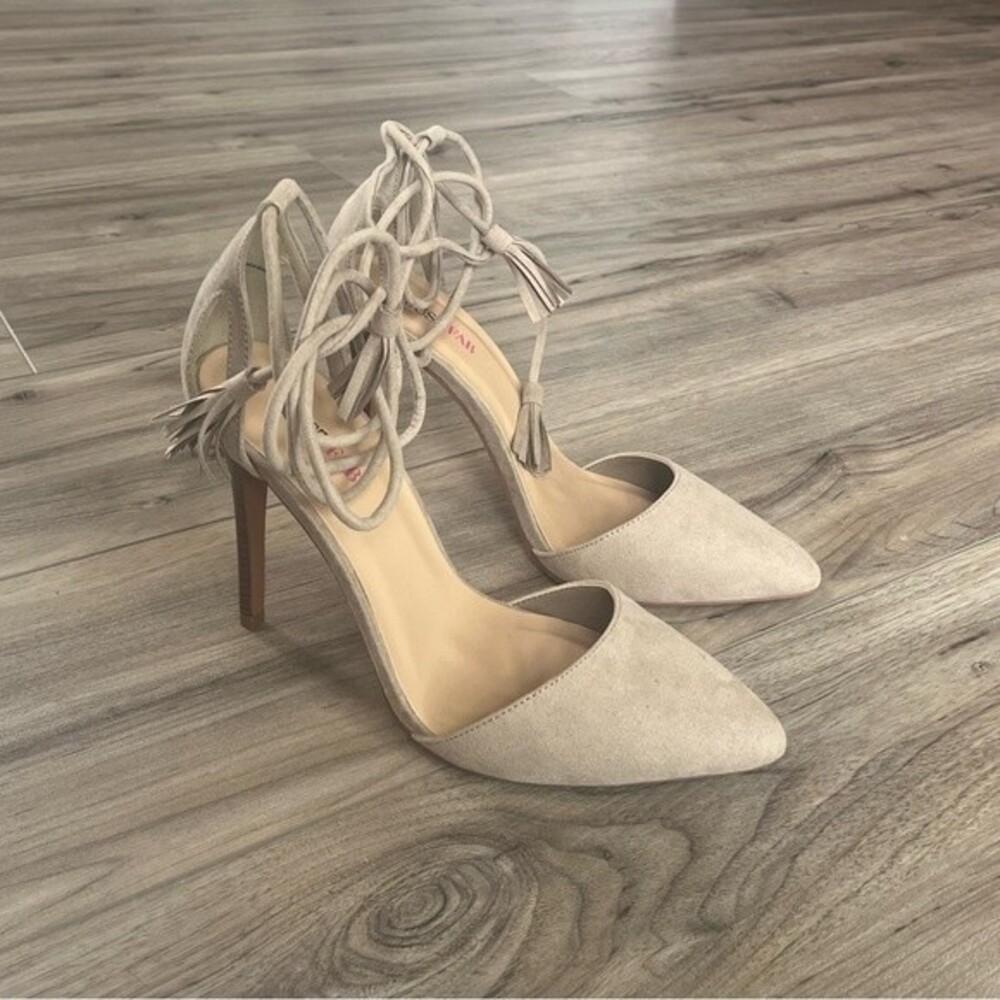 JustFab Strappy Nude Pumps Womens 9